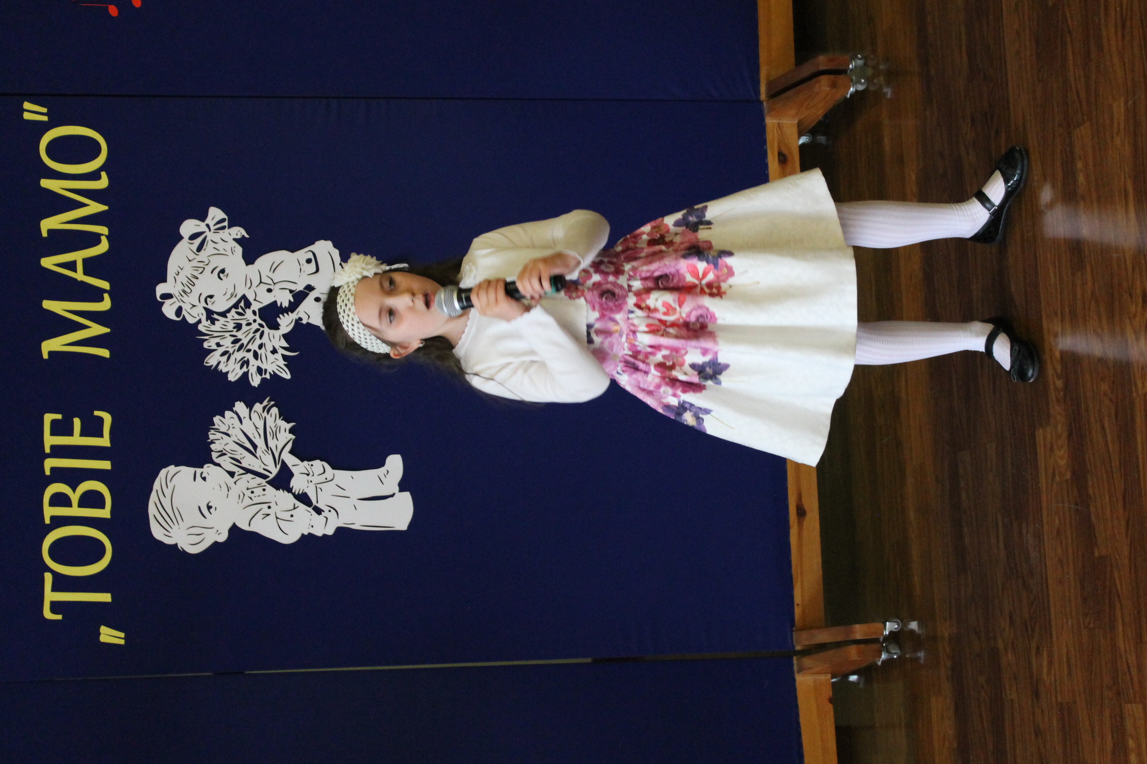 IMG 7057 Niezwykły prezent z okazji  Dnia Mamy   I Gminny Konkurs Wokalny „Tobie Mamo”