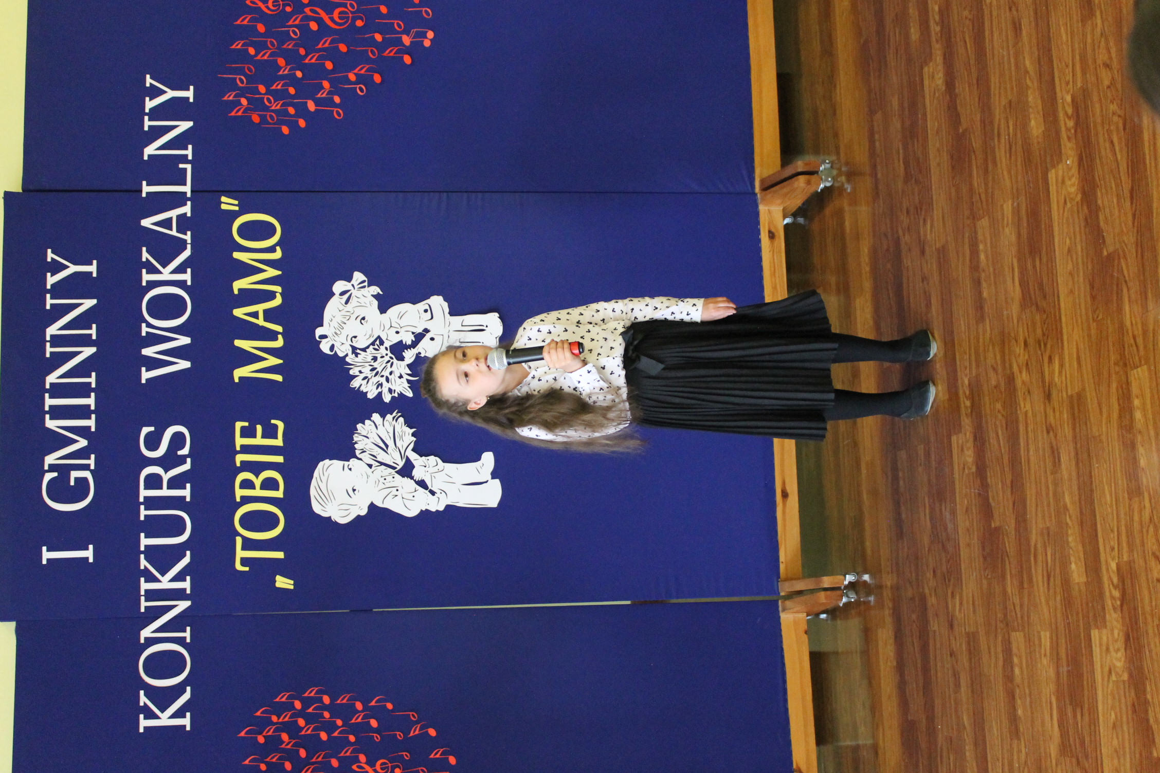 IMG 7062 Niezwykły prezent z okazji  Dnia Mamy   I Gminny Konkurs Wokalny „Tobie Mamo”