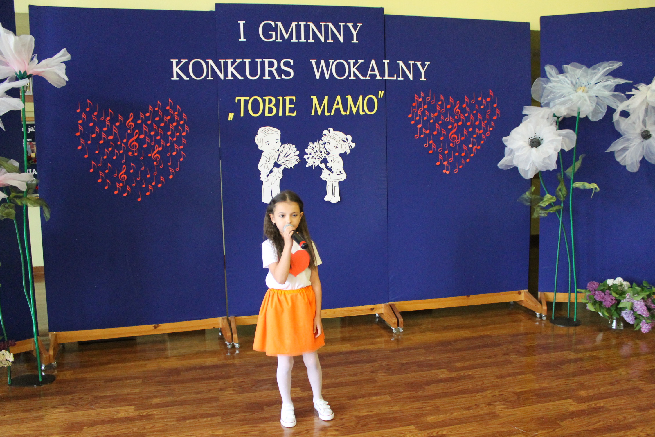 IMG 7070 Niezwykły prezent z okazji  Dnia Mamy   I Gminny Konkurs Wokalny „Tobie Mamo”