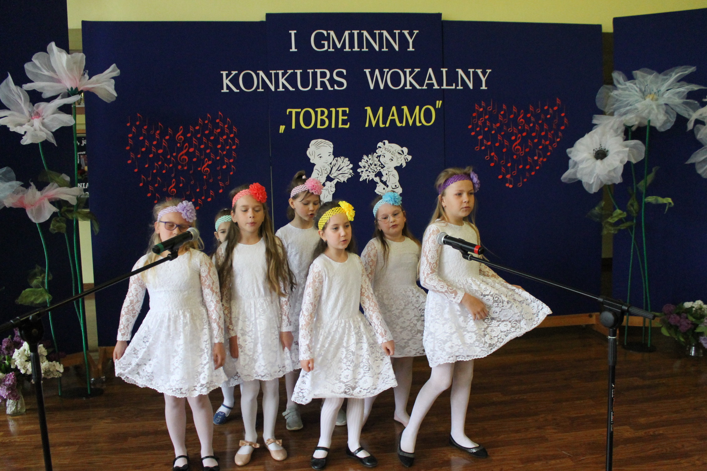 IMG 7088 Niezwykły prezent z okazji  Dnia Mamy   I Gminny Konkurs Wokalny „Tobie Mamo”