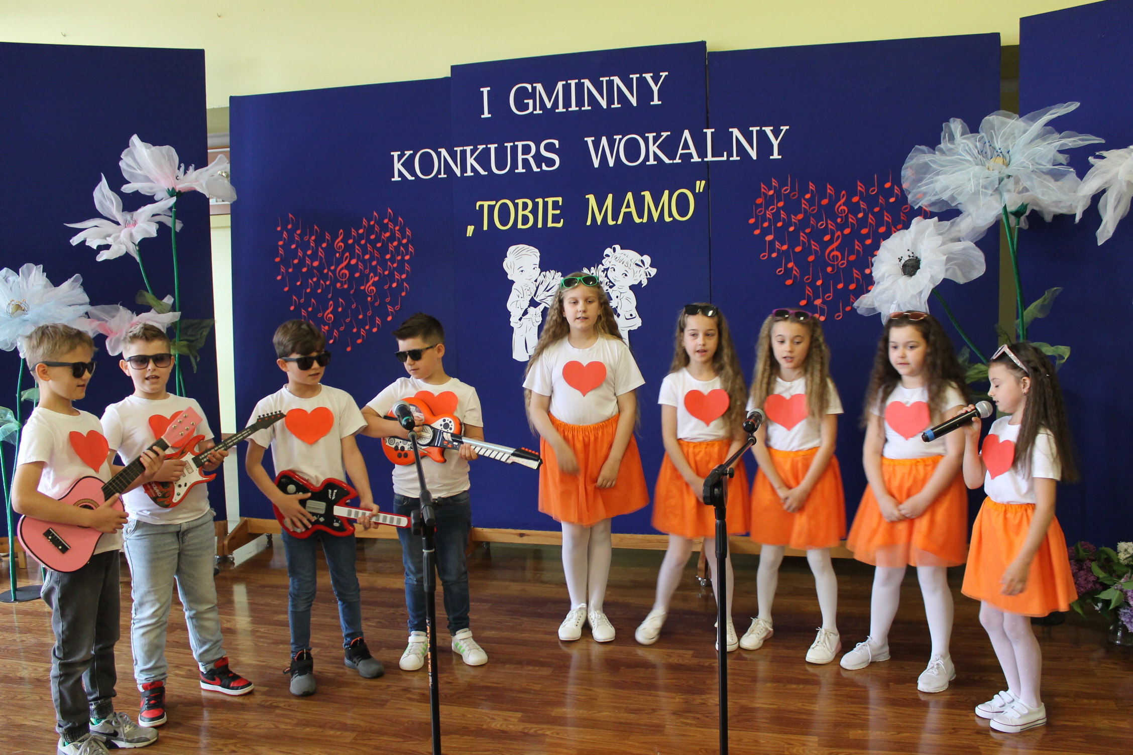 IMG 7096 Niezwykły prezent z okazji  Dnia Mamy   I Gminny Konkurs Wokalny „Tobie Mamo”