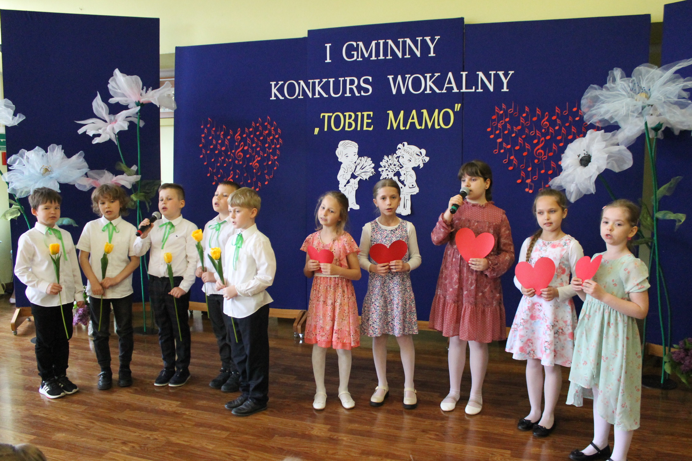 IMG 7101 Niezwykły prezent z okazji  Dnia Mamy   I Gminny Konkurs Wokalny „Tobie Mamo”