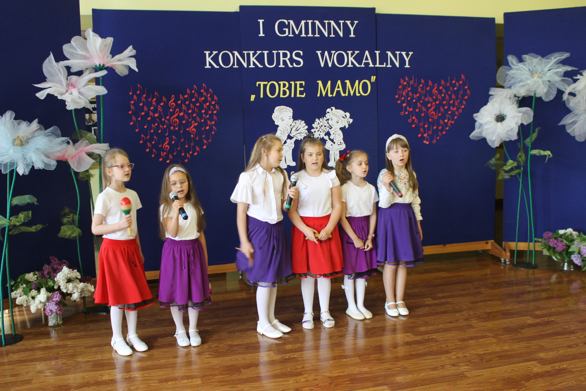 IMG 7108 Niezwykły prezent z okazji  Dnia Mamy   I Gminny Konkurs Wokalny „Tobie Mamo”