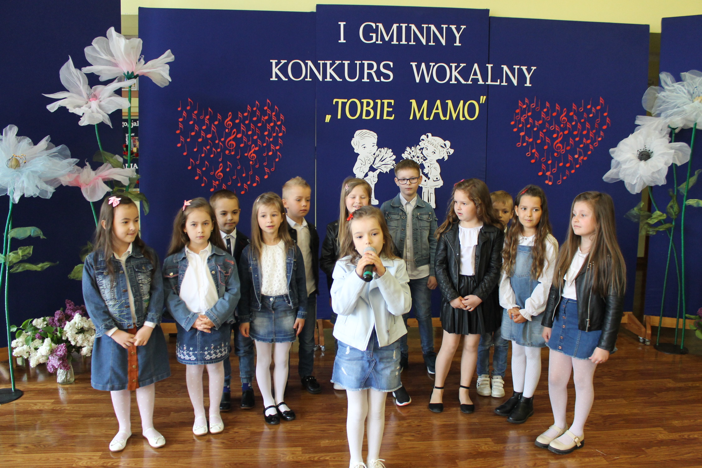 IMG 7112 Niezwykły prezent z okazji  Dnia Mamy   I Gminny Konkurs Wokalny „Tobie Mamo”