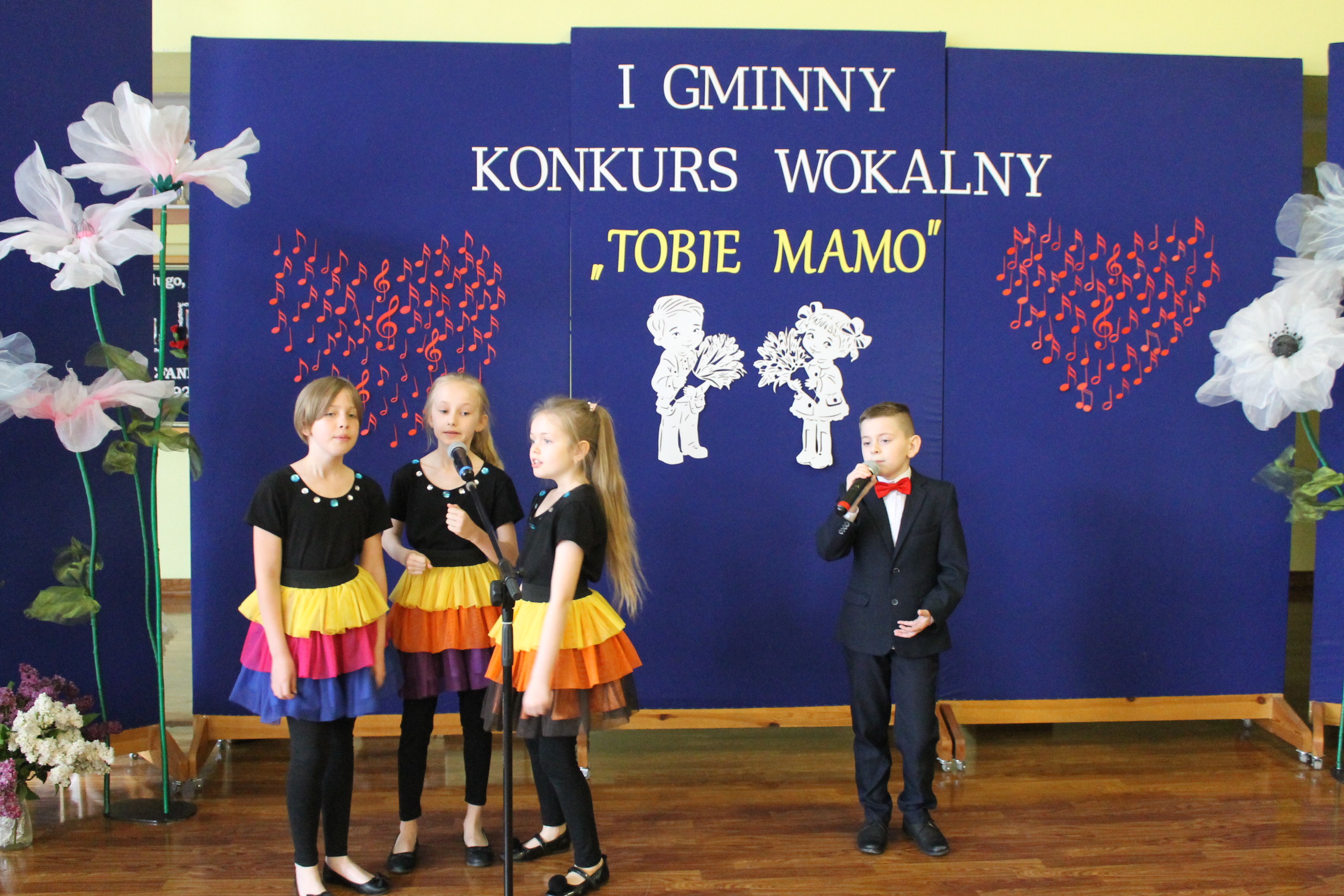 IMG 71181 Niezwykły prezent z okazji  Dnia Mamy   I Gminny Konkurs Wokalny „Tobie Mamo”