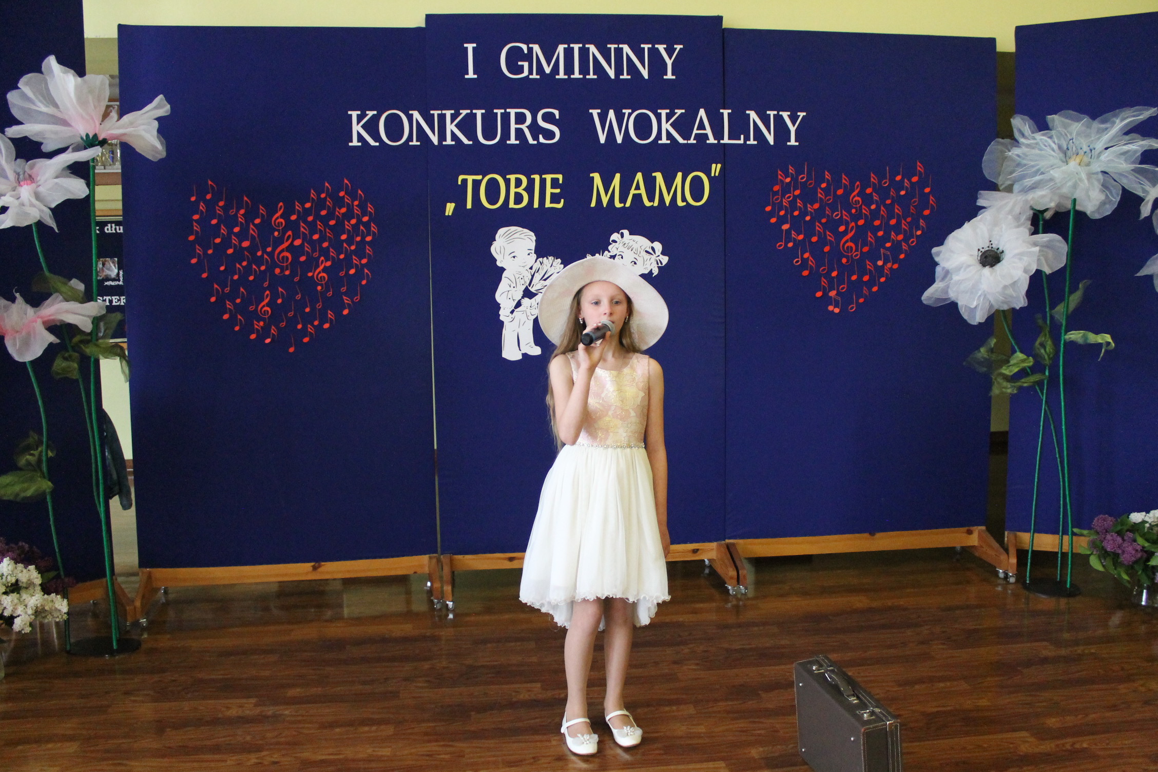 IMG 7140 Niezwykły prezent z okazji  Dnia Mamy   I Gminny Konkurs Wokalny „Tobie Mamo”