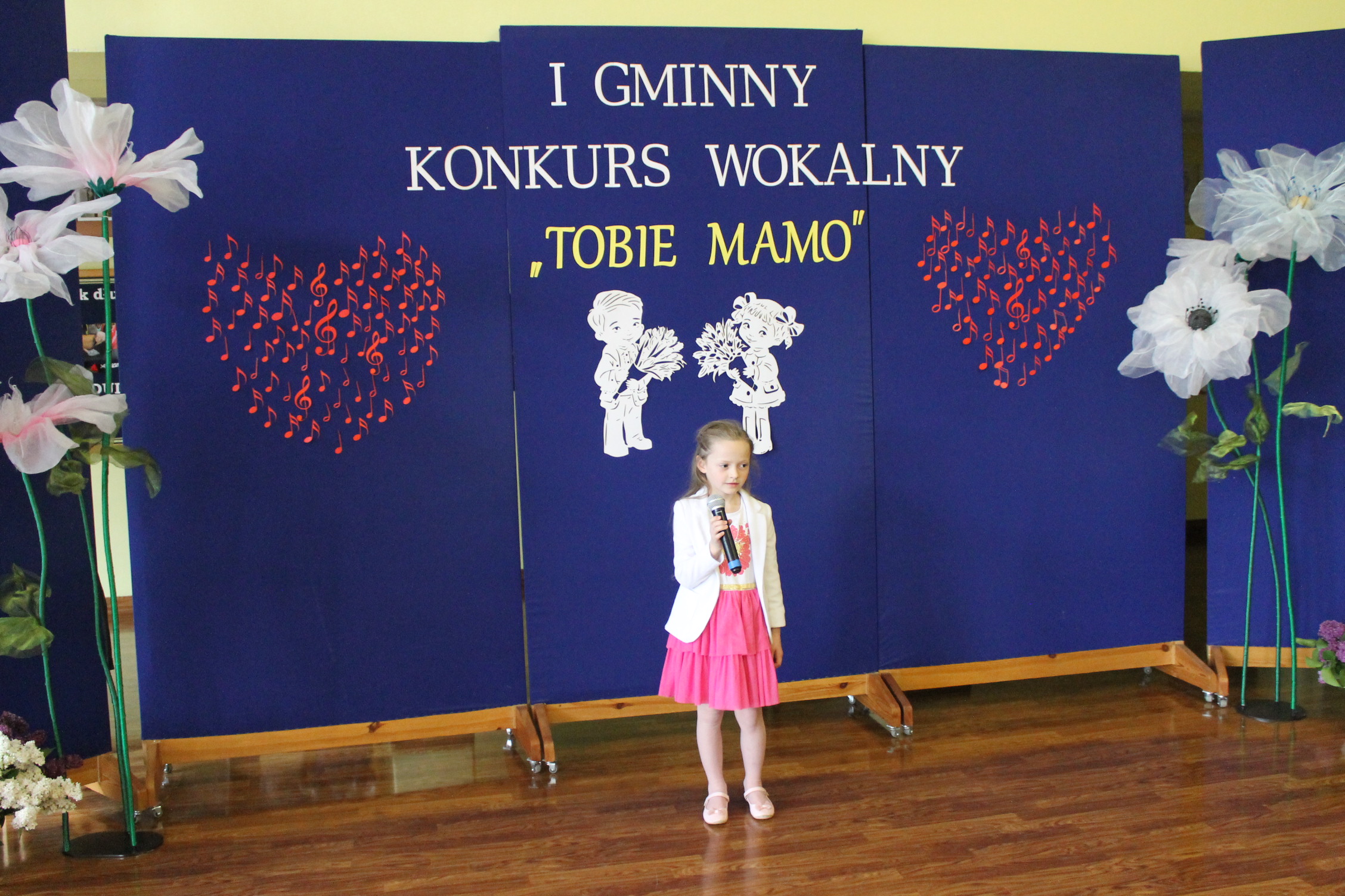 IMG 7144 Niezwykły prezent z okazji  Dnia Mamy   I Gminny Konkurs Wokalny „Tobie Mamo”