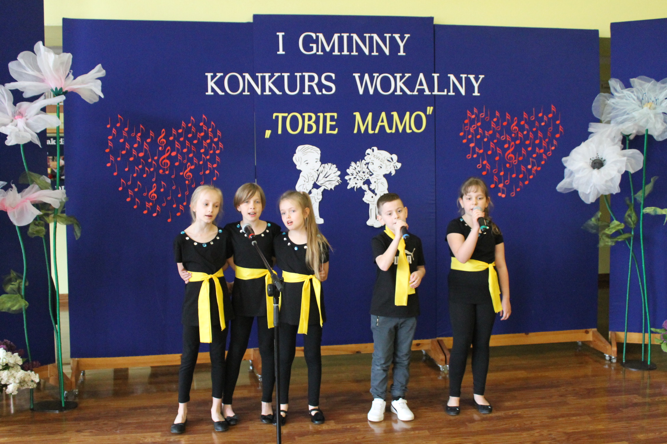 IMG 7153 Niezwykły prezent z okazji  Dnia Mamy   I Gminny Konkurs Wokalny „Tobie Mamo”