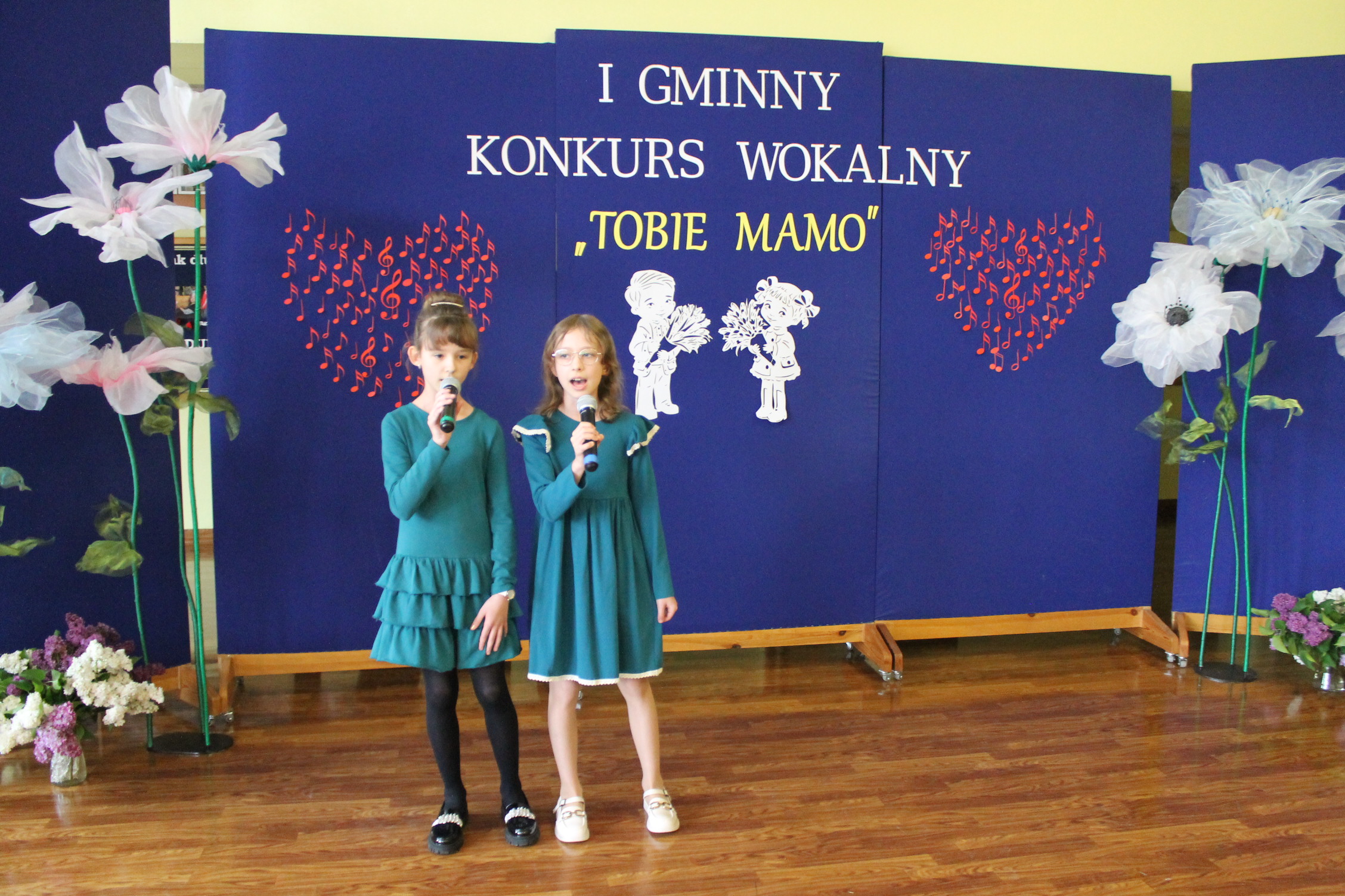 IMG 7158 Niezwykły prezent z okazji  Dnia Mamy   I Gminny Konkurs Wokalny „Tobie Mamo”