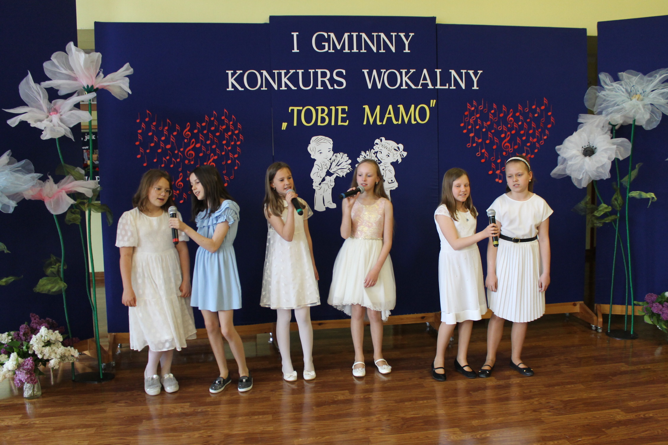 IMG 7168 Niezwykły prezent z okazji  Dnia Mamy   I Gminny Konkurs Wokalny „Tobie Mamo”