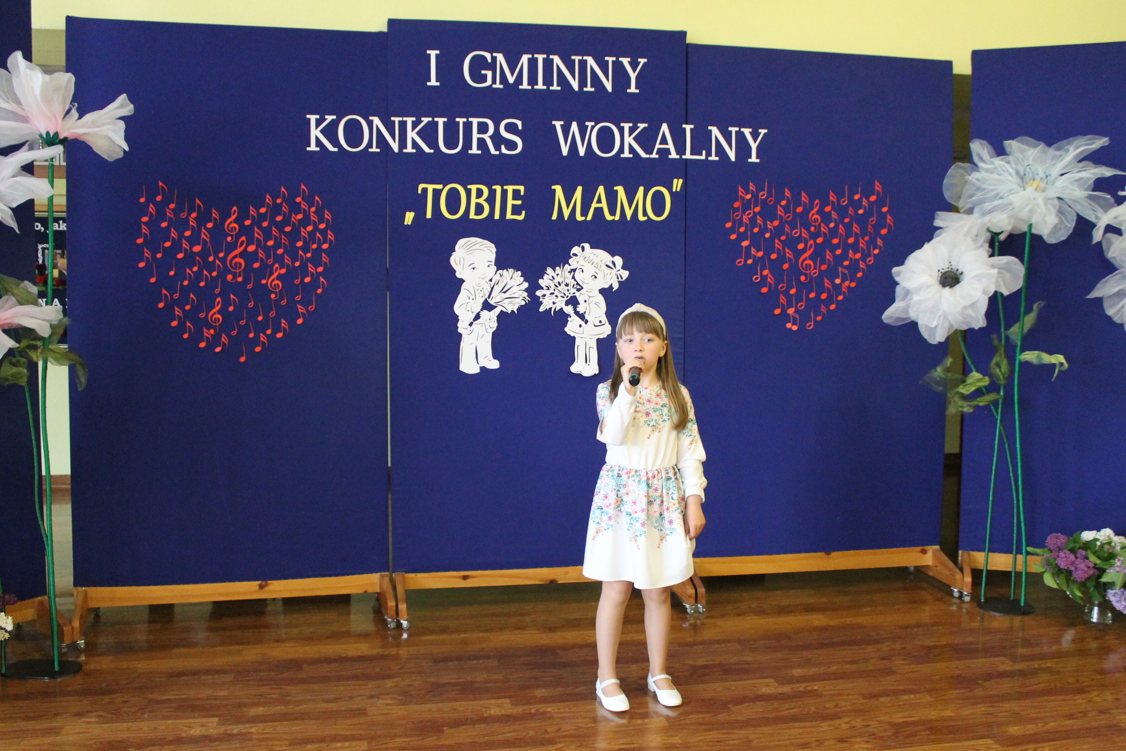 IMG 7185 Niezwykły prezent z okazji  Dnia Mamy   I Gminny Konkurs Wokalny „Tobie Mamo”