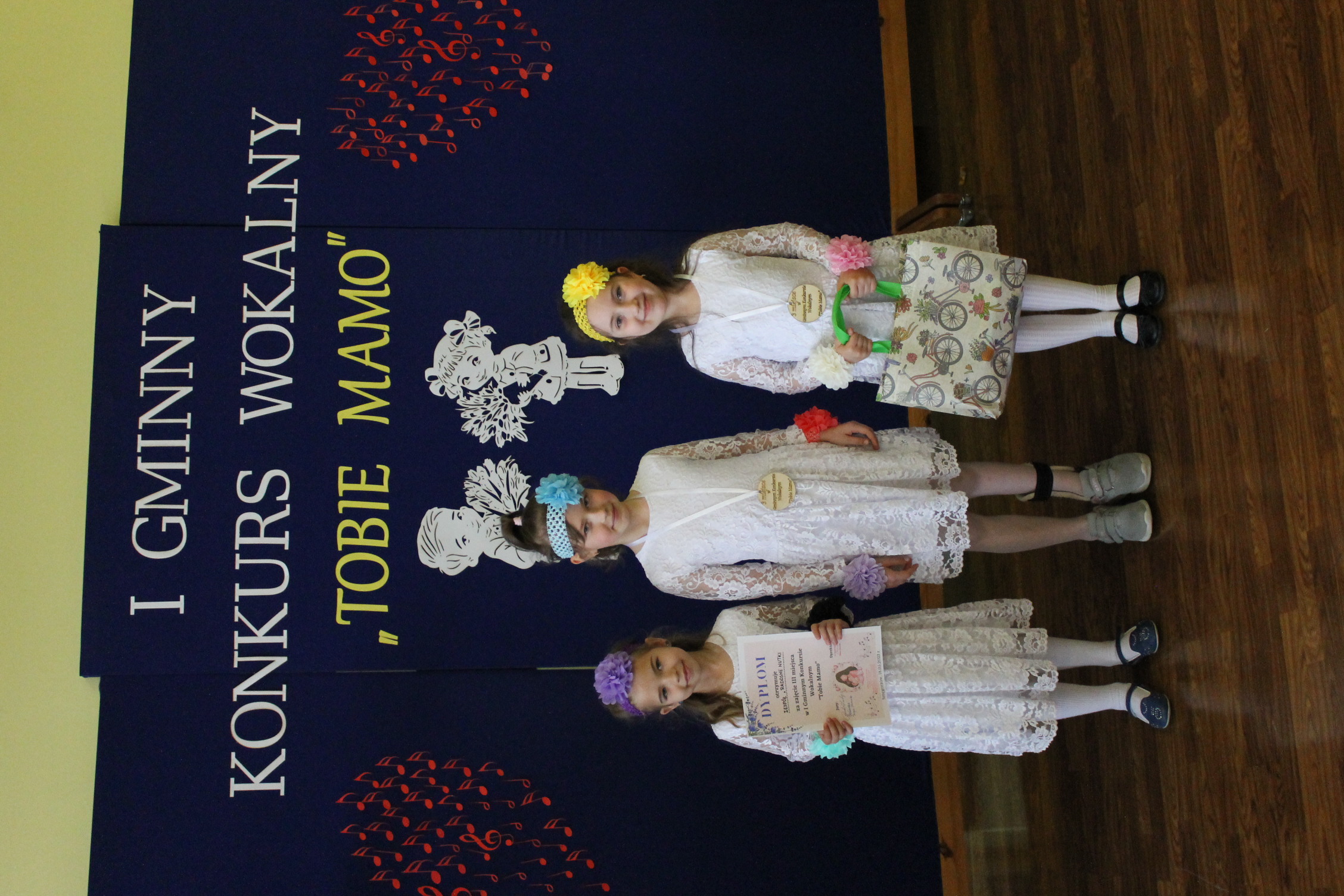 IMG 7251 Niezwykły prezent z okazji  Dnia Mamy   I Gminny Konkurs Wokalny „Tobie Mamo”