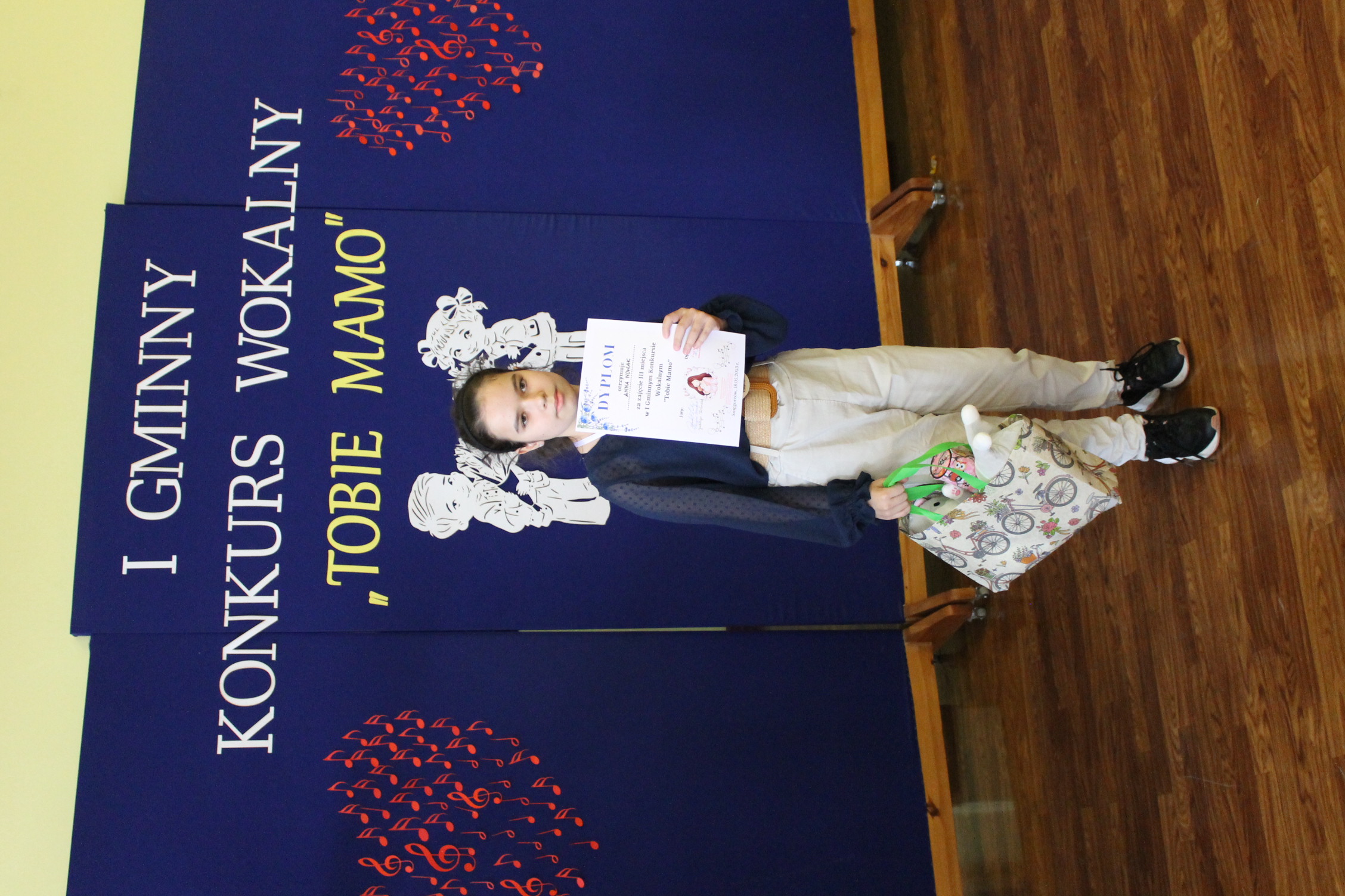 IMG 7261 Niezwykły prezent z okazji  Dnia Mamy   I Gminny Konkurs Wokalny „Tobie Mamo”