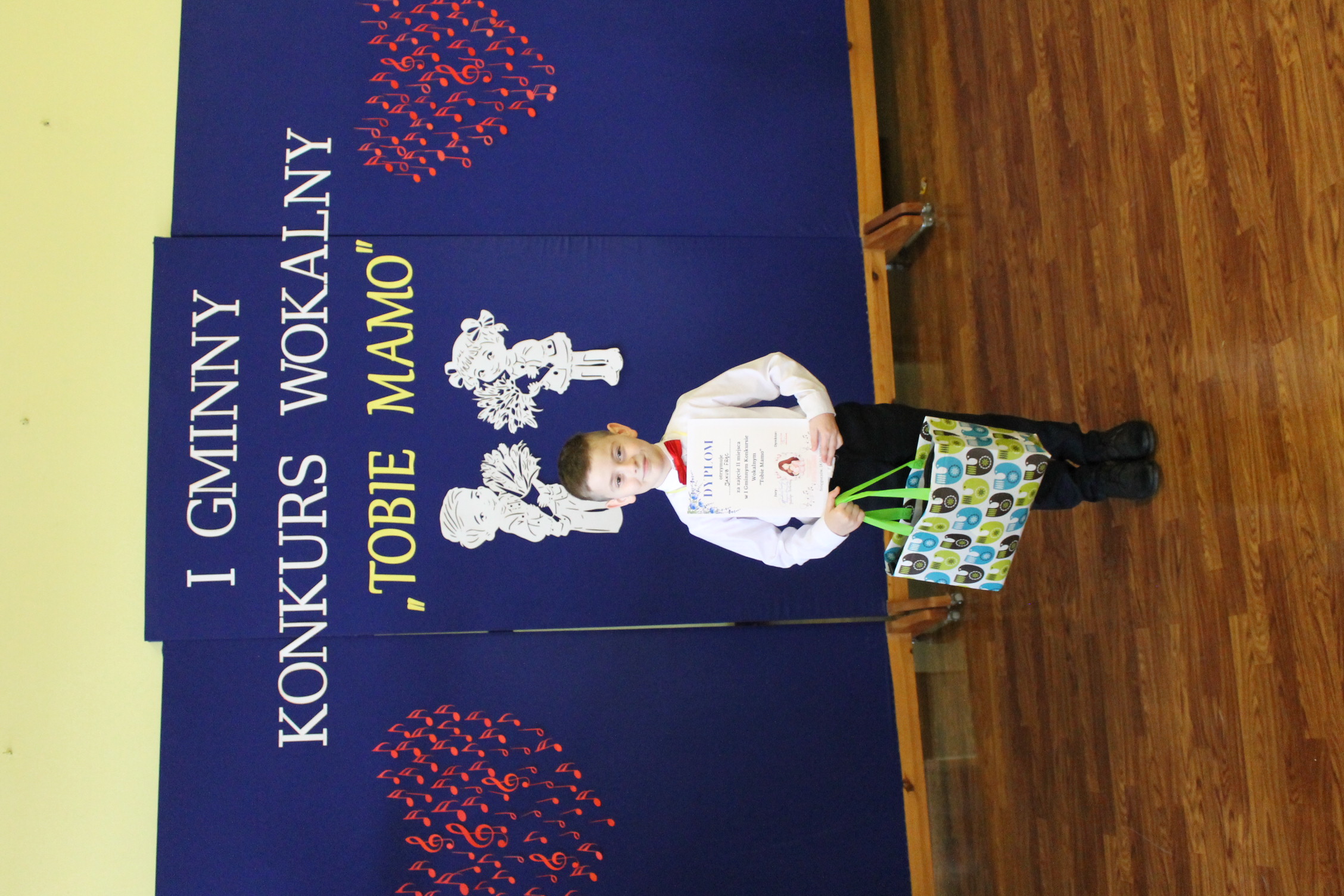 IMG 7263 Niezwykły prezent z okazji  Dnia Mamy   I Gminny Konkurs Wokalny „Tobie Mamo”