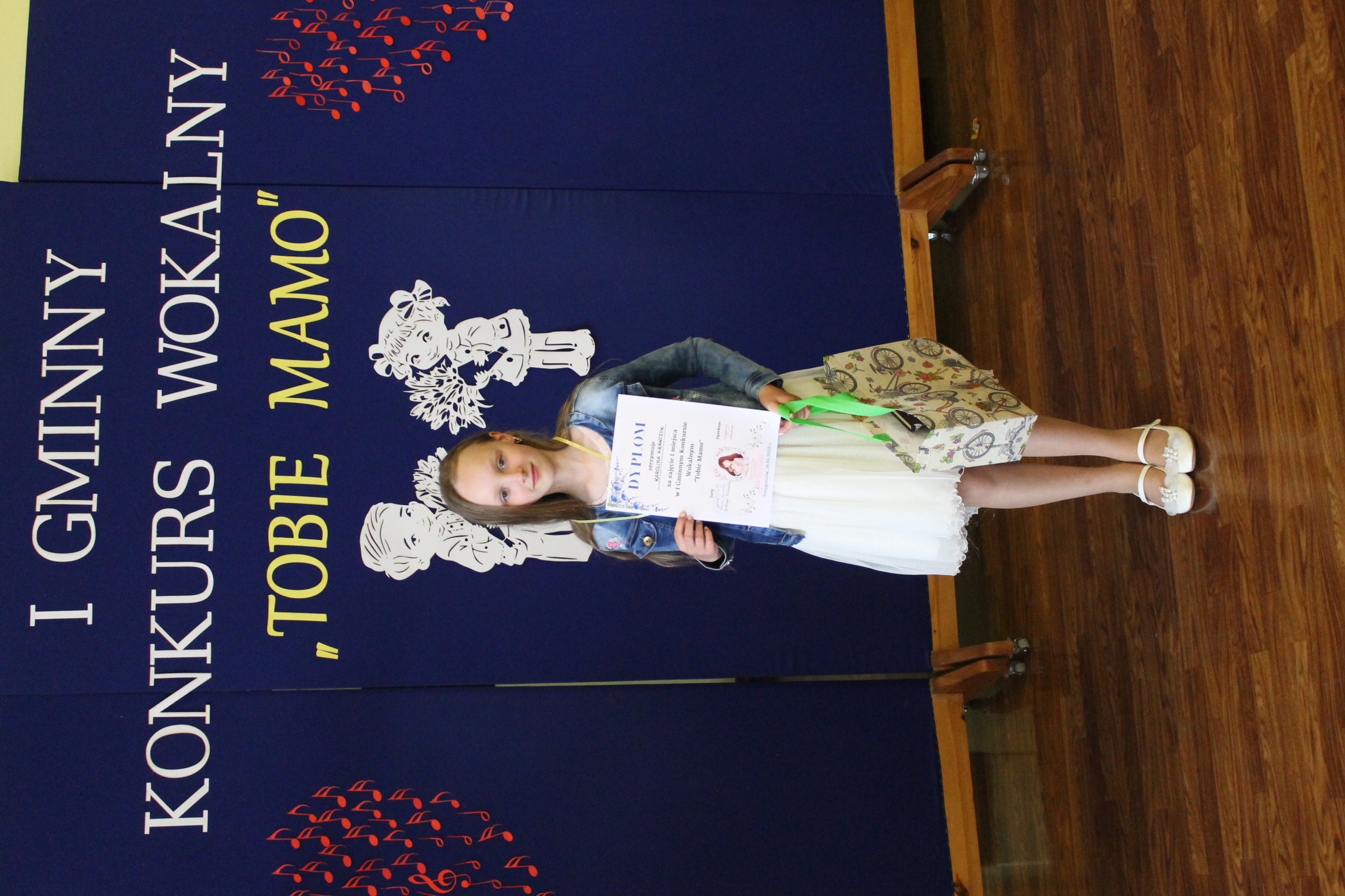 IMG 7267 Niezwykły prezent z okazji  Dnia Mamy   I Gminny Konkurs Wokalny „Tobie Mamo”