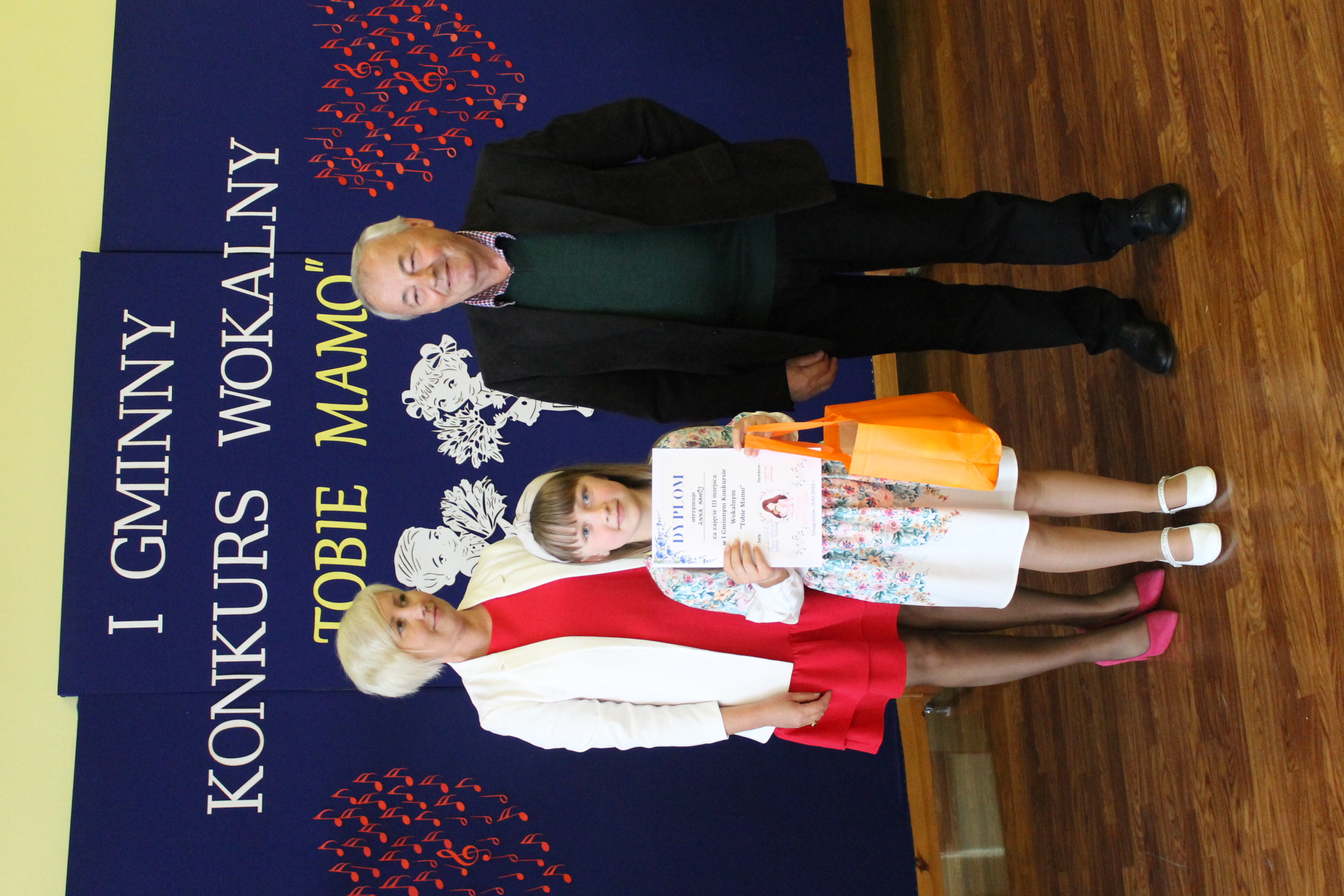 IMG 7281 Niezwykły prezent z okazji  Dnia Mamy   I Gminny Konkurs Wokalny „Tobie Mamo”