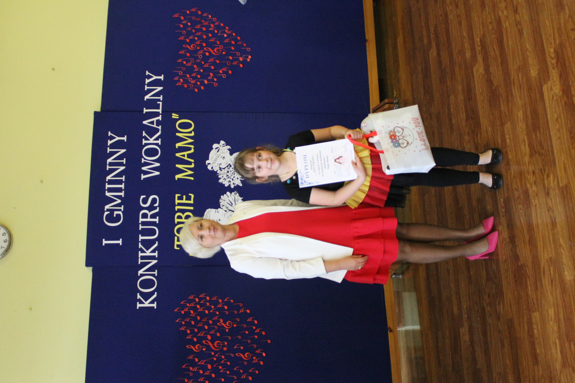 IMG 7284 Niezwykły prezent z okazji  Dnia Mamy   I Gminny Konkurs Wokalny „Tobie Mamo”