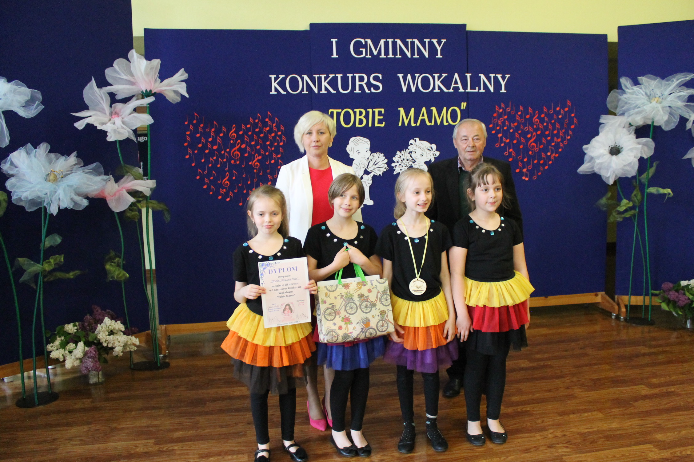 IMG 7291 Niezwykły prezent z okazji  Dnia Mamy   I Gminny Konkurs Wokalny „Tobie Mamo”