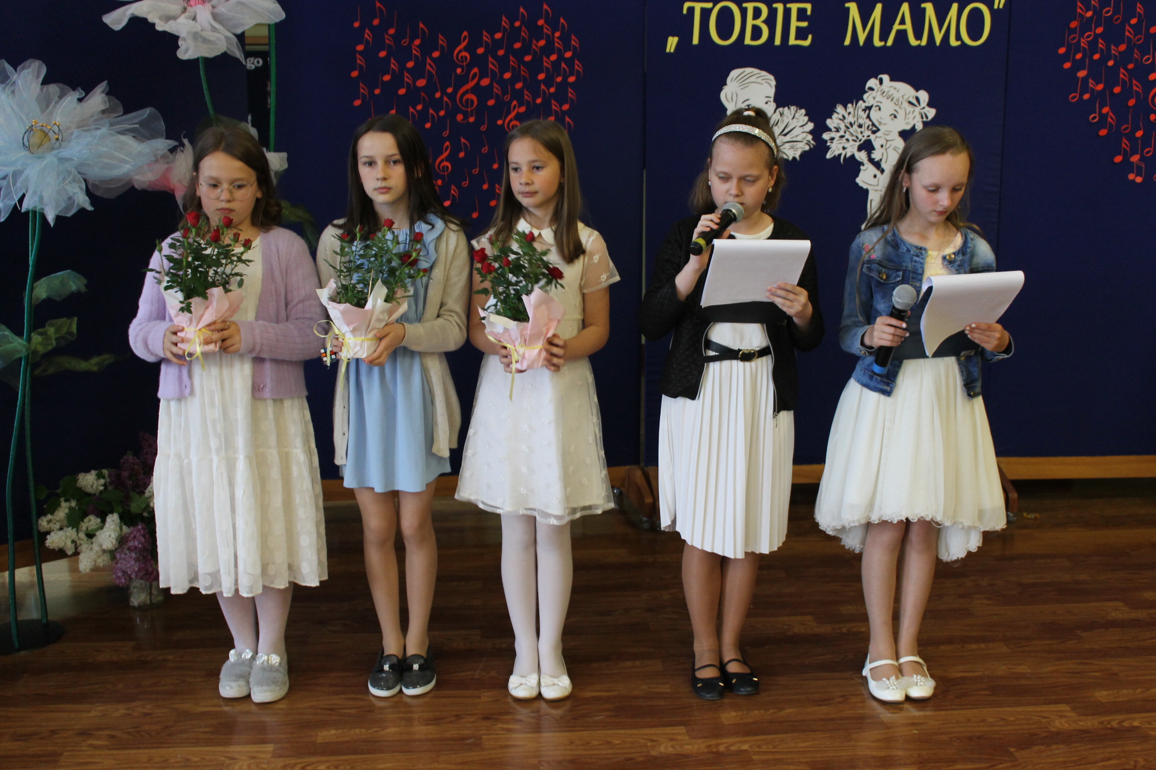 IMG 7307 Niezwykły prezent z okazji  Dnia Mamy   I Gminny Konkurs Wokalny „Tobie Mamo”