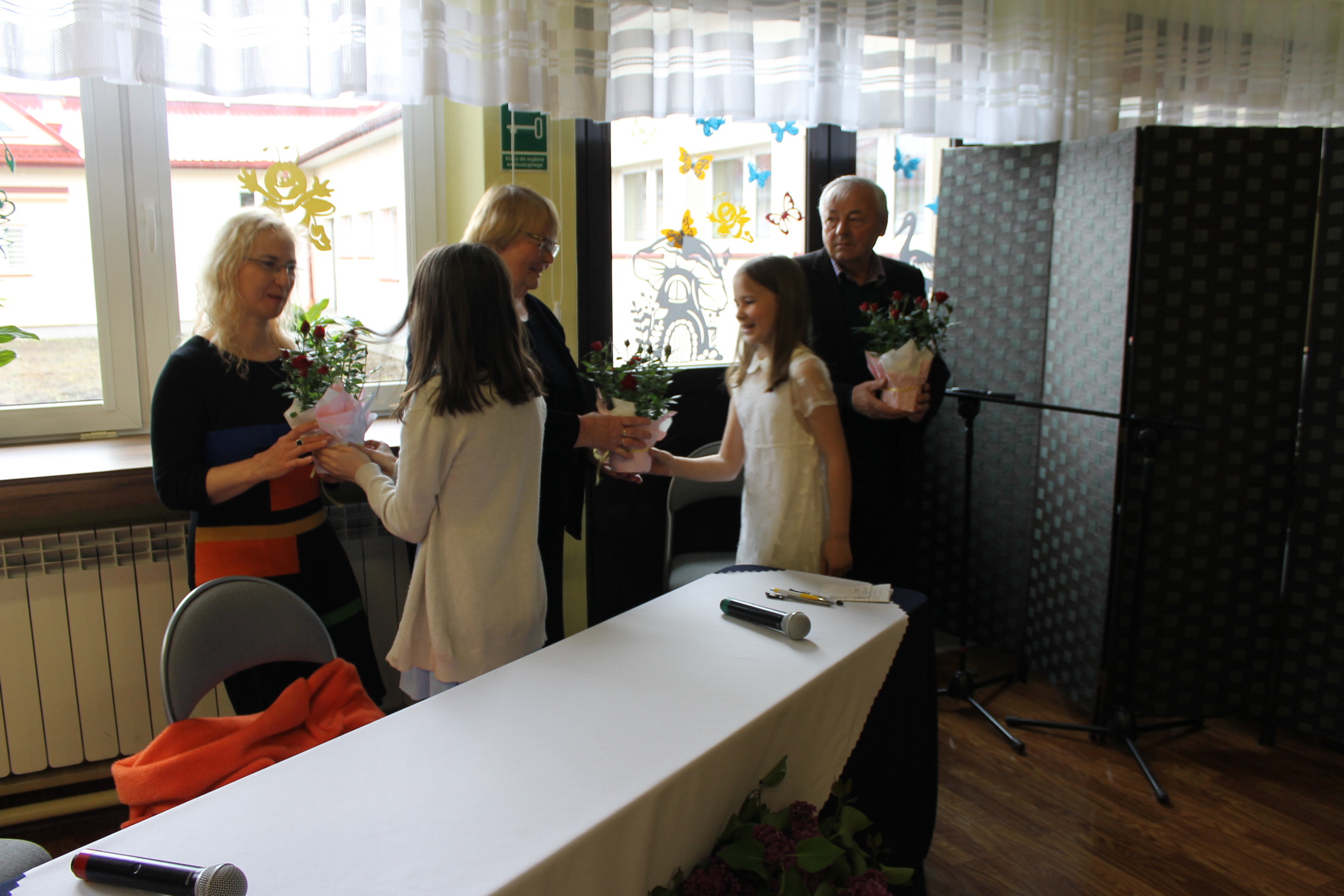 IMG 7309 Niezwykły prezent z okazji  Dnia Mamy   I Gminny Konkurs Wokalny „Tobie Mamo”