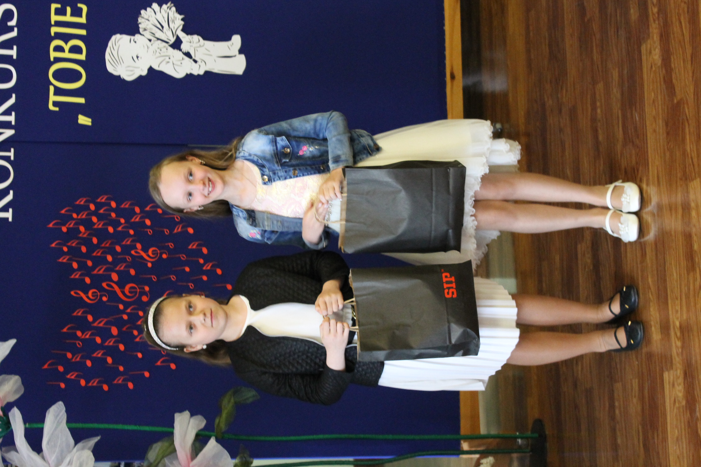 IMG 7310 Niezwykły prezent z okazji  Dnia Mamy   I Gminny Konkurs Wokalny „Tobie Mamo”