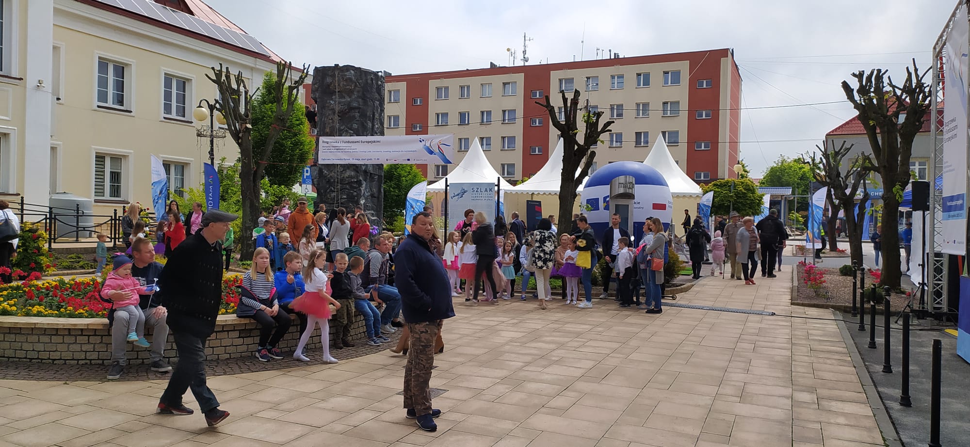 cc5e8685 1209 419a af79 0c79eb7078c0 Dąbrowa Tarnowska w minioną sobotę była kolejnym przystankiem na trasie plenerowych ,,Rozgrzewek z Funduszami Europejskimi”