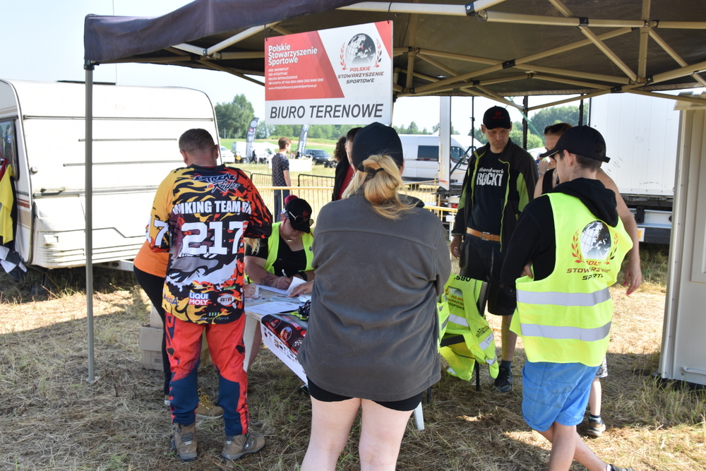 01 DSC 0907 Wrak Race ze wsparciem dla małego Nikodema na ,,lądowisku” w Morzychnie zgromadził tłumy mieszkańców z Powiśla i okolic