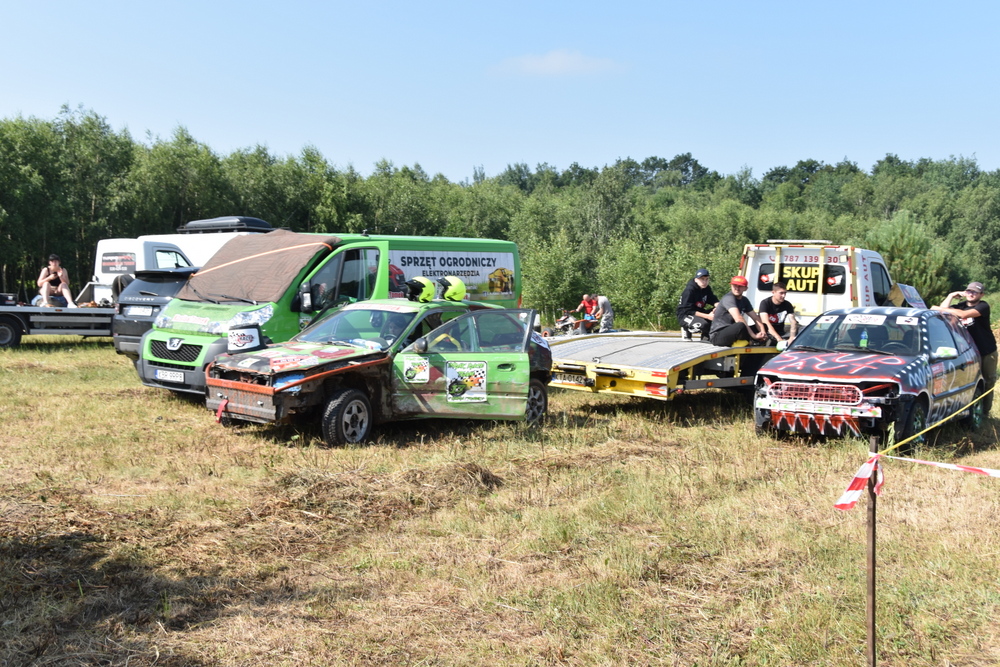 03 DSC 0910 Wrak Race ze wsparciem dla małego Nikodema na ,,lądowisku” w Morzychnie zgromadził tłumy mieszkańców z Powiśla i okolic