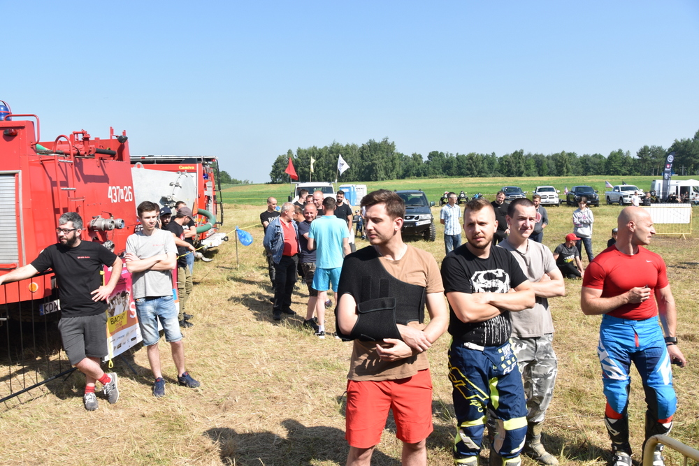14 DSC 0930 Wrak Race ze wsparciem dla małego Nikodema na ,,lądowisku” w Morzychnie zgromadził tłumy mieszkańców z Powiśla i okolic