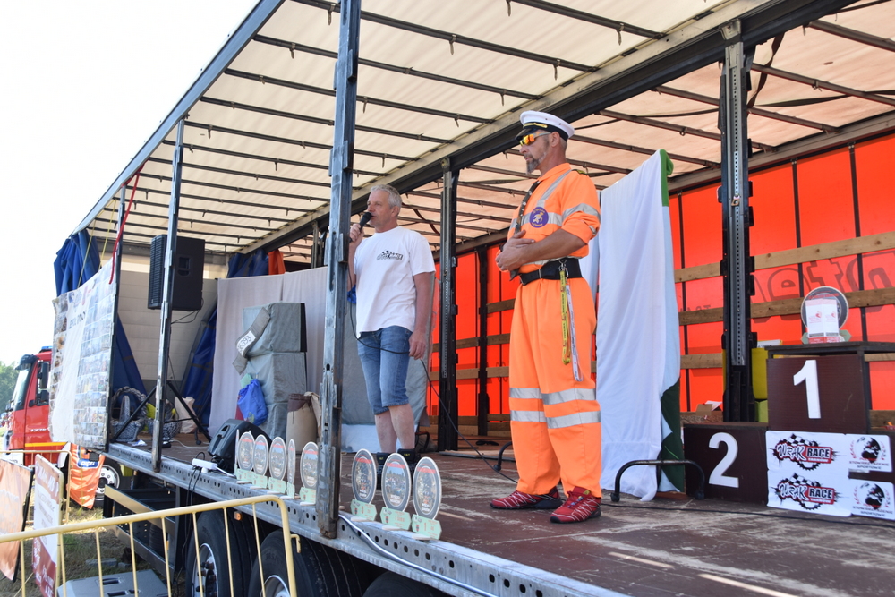 19 DSC 0957 Wrak Race ze wsparciem dla małego Nikodema na ,,lądowisku” w Morzychnie zgromadził tłumy mieszkańców z Powiśla i okolic