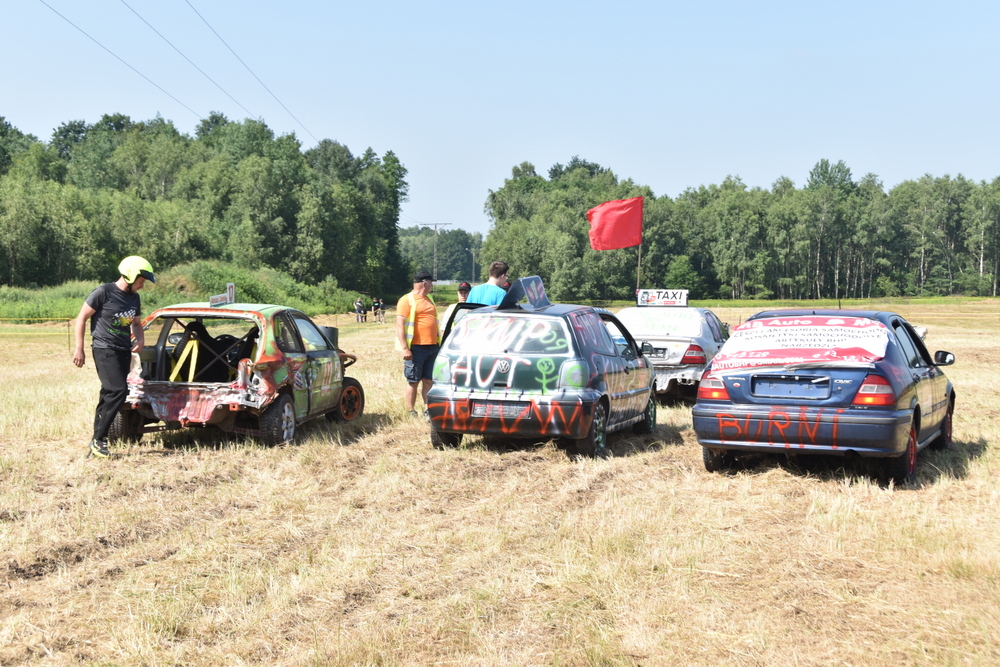 20 DSC 0960 Wrak Race ze wsparciem dla małego Nikodema na ,,lądowisku” w Morzychnie zgromadził tłumy mieszkańców z Powiśla i okolic