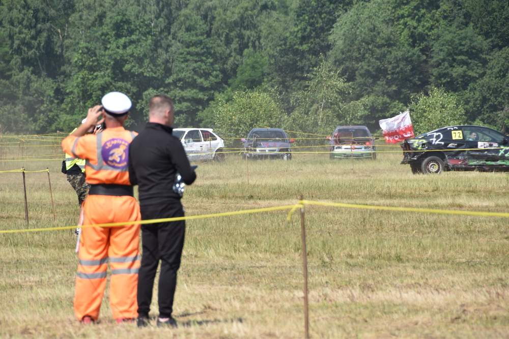 24 DSC 0972 Wrak Race ze wsparciem dla małego Nikodema na ,,lądowisku” w Morzychnie zgromadził tłumy mieszkańców z Powiśla i okolic