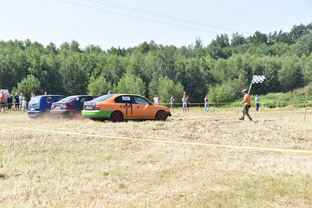 31 DSC 0990 Wrak Race ze wsparciem dla małego Nikodema na ,,lądowisku” w Morzychnie zgromadził tłumy mieszkańców z Powiśla i okolic