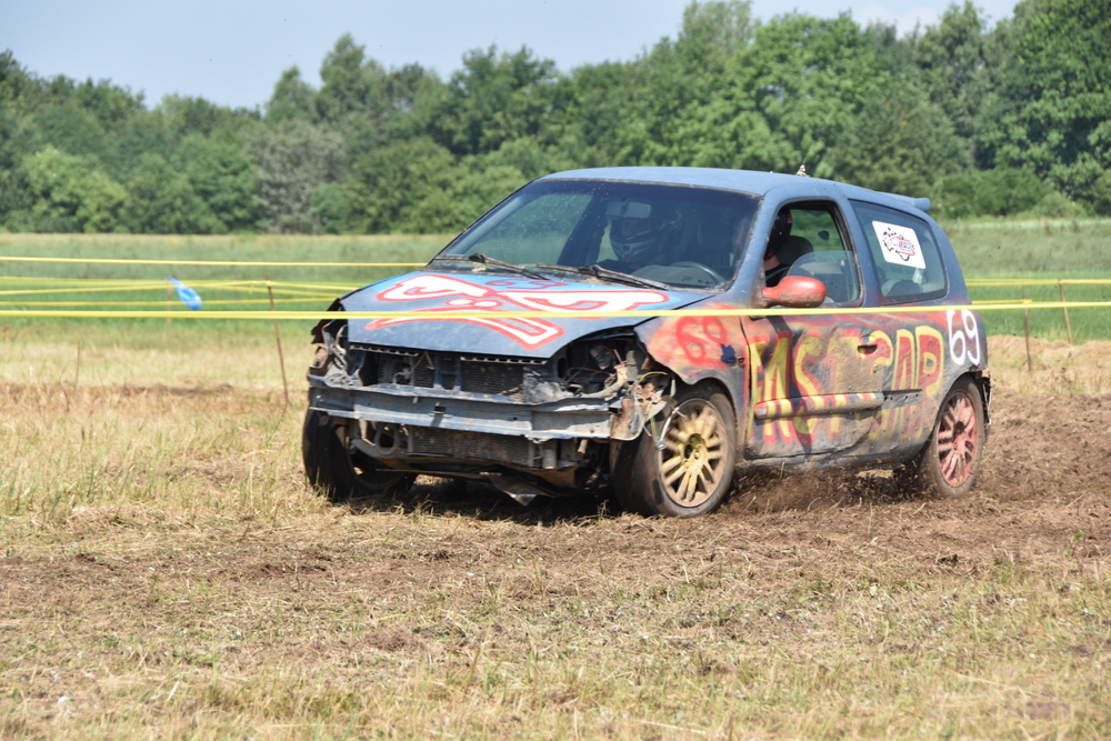 33 DSC 1000 Wrak Race ze wsparciem dla małego Nikodema na ,,lądowisku” w Morzychnie zgromadził tłumy mieszkańców z Powiśla i okolic