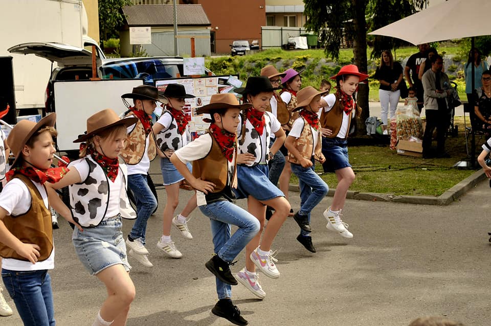 355105419 568847562094848 2175061264336447636 n ,,Dobro. Im więcej go dajesz tym więcej dostajesz . XII Charytatywny Festyn ,,Pomocnej Dłoni