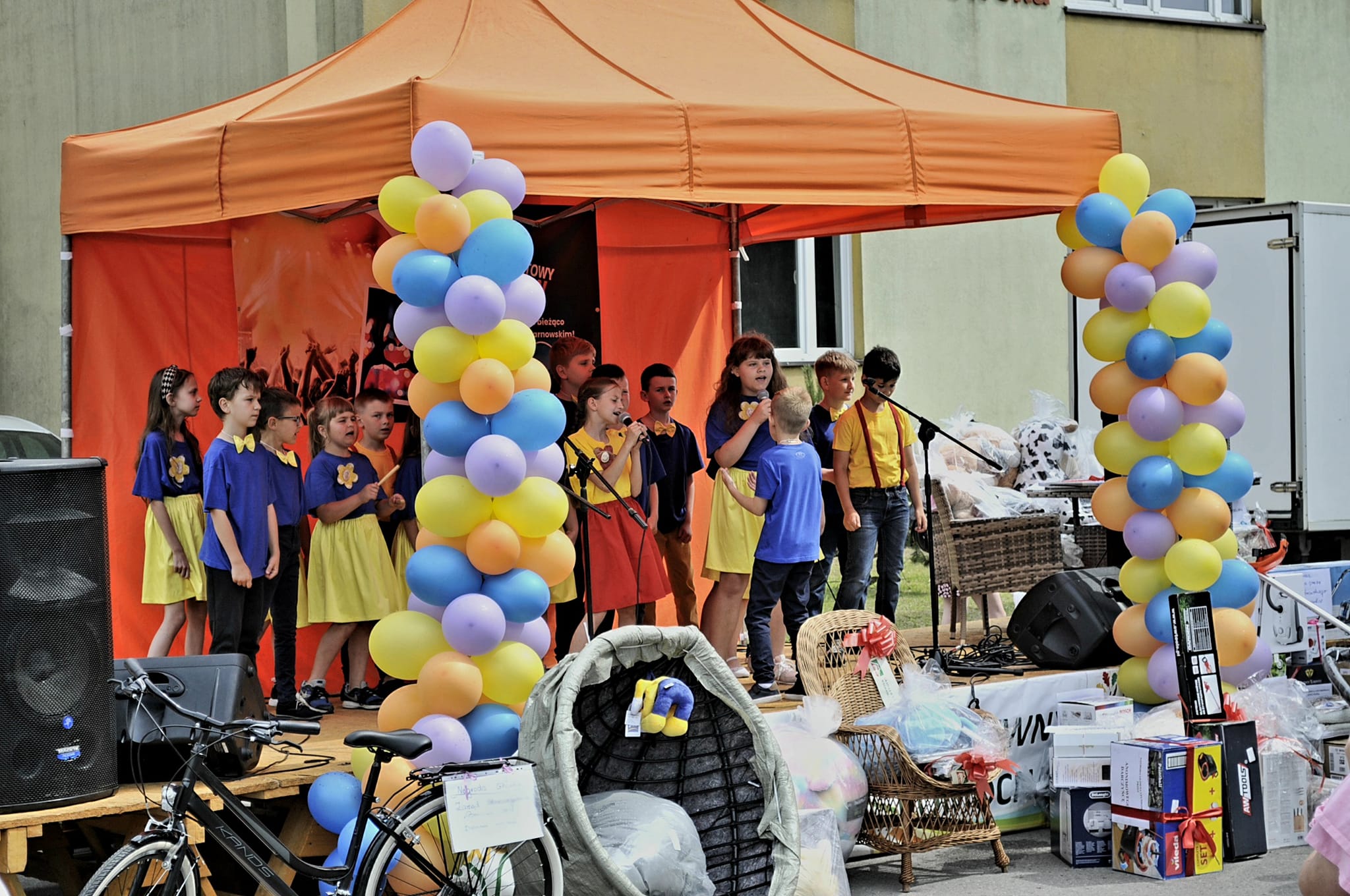 355170046 568850952094509 8451548946449800688 n ,,Dobro. Im więcej go dajesz tym więcej dostajesz . XII Charytatywny Festyn ,,Pomocnej Dłoni