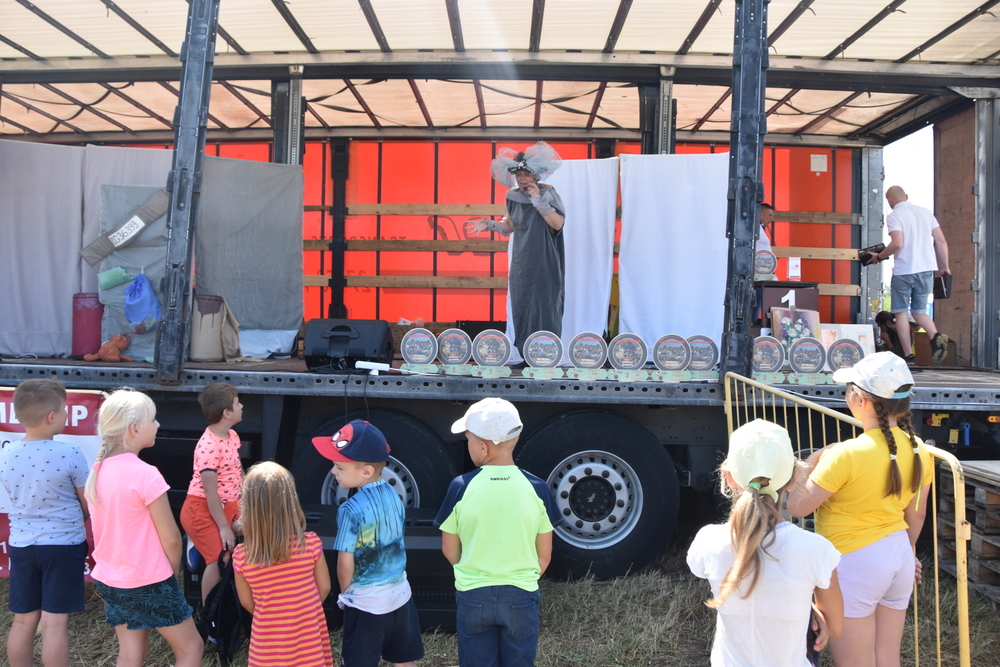 36 DSC 0004 Wrak Race ze wsparciem dla małego Nikodema na ,,lądowisku” w Morzychnie zgromadził tłumy mieszkańców z Powiśla i okolic