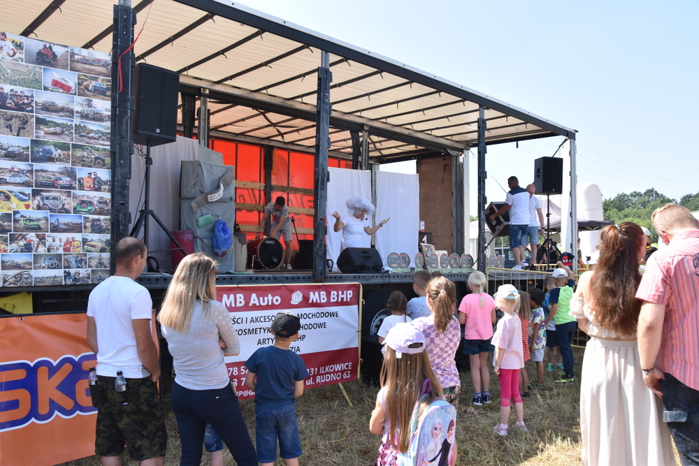 37 DSC 0010 Wrak Race ze wsparciem dla małego Nikodema na ,,lądowisku” w Morzychnie zgromadził tłumy mieszkańców z Powiśla i okolic