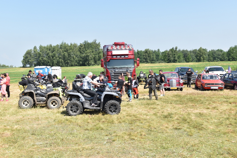 38 DSC 0011 Wrak Race ze wsparciem dla małego Nikodema na ,,lądowisku” w Morzychnie zgromadził tłumy mieszkańców z Powiśla i okolic