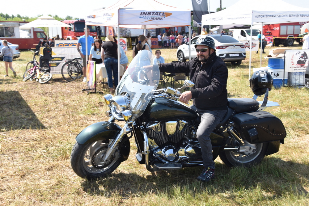 45 DSC 0023 Wrak Race ze wsparciem dla małego Nikodema na ,,lądowisku” w Morzychnie zgromadził tłumy mieszkańców z Powiśla i okolic