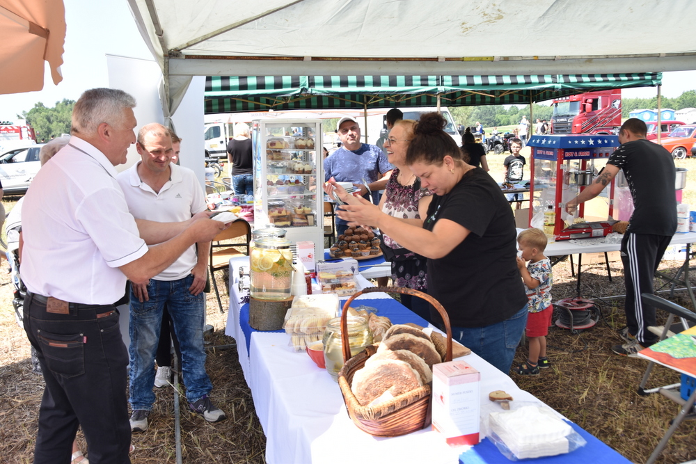 46 DSC 0027 Wrak Race ze wsparciem dla małego Nikodema na ,,lądowisku” w Morzychnie zgromadził tłumy mieszkańców z Powiśla i okolic