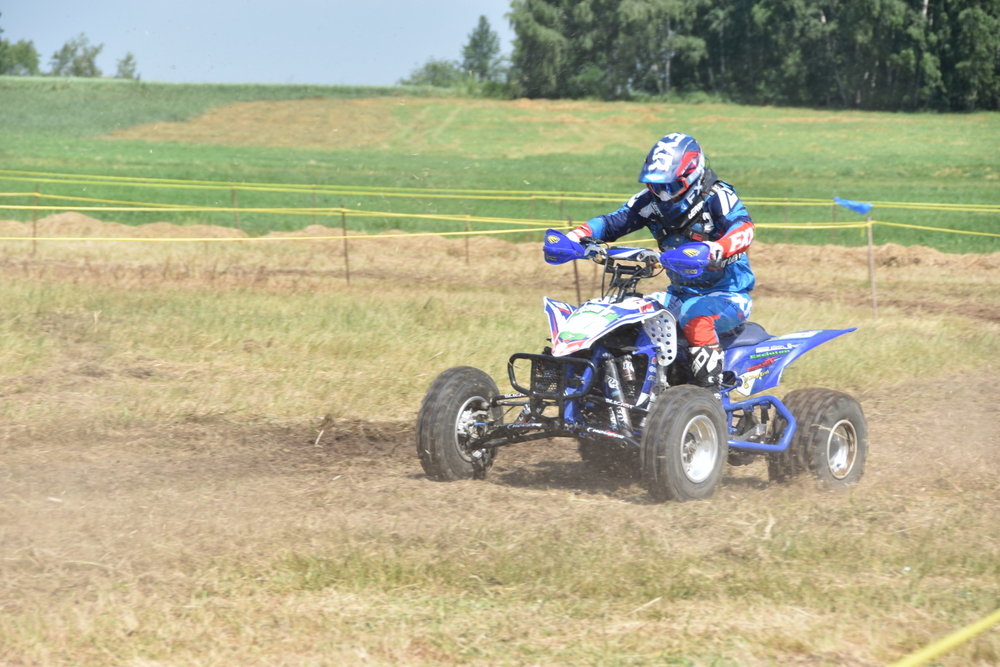 49 DSC 0037 Wrak Race ze wsparciem dla małego Nikodema na ,,lądowisku” w Morzychnie zgromadził tłumy mieszkańców z Powiśla i okolic