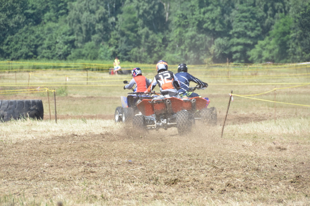 52 DSC 0045 Wrak Race ze wsparciem dla małego Nikodema na ,,lądowisku” w Morzychnie zgromadził tłumy mieszkańców z Powiśla i okolic