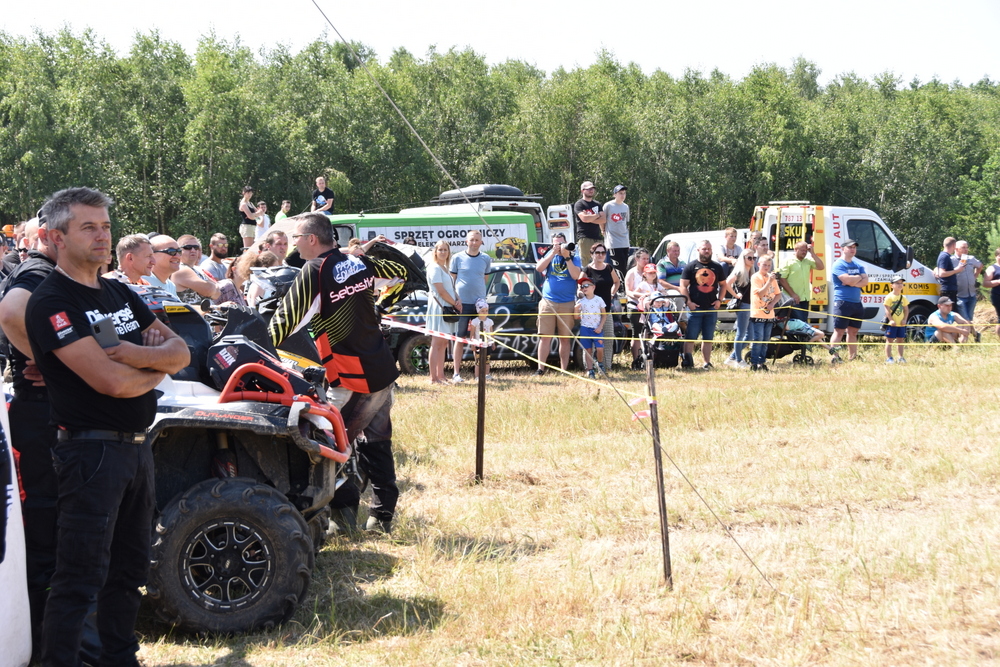 53 DSC 0046 Wrak Race ze wsparciem dla małego Nikodema na ,,lądowisku” w Morzychnie zgromadził tłumy mieszkańców z Powiśla i okolic