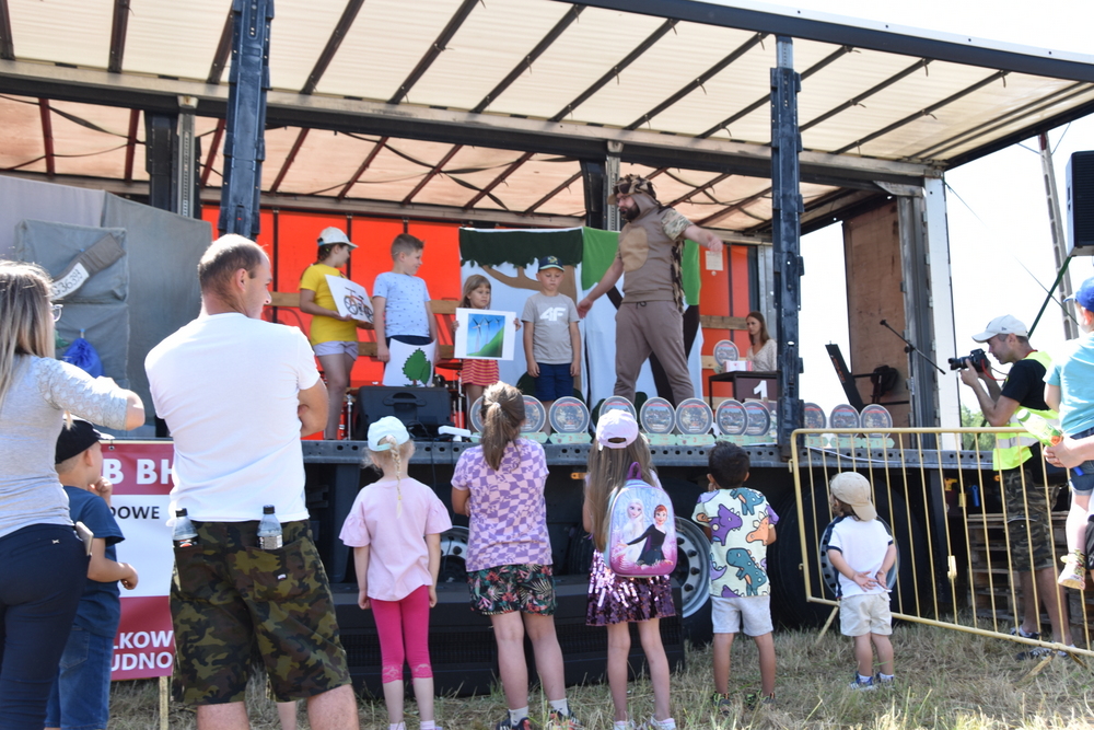 55 DSC 0053 Wrak Race ze wsparciem dla małego Nikodema na ,,lądowisku” w Morzychnie zgromadził tłumy mieszkańców z Powiśla i okolic