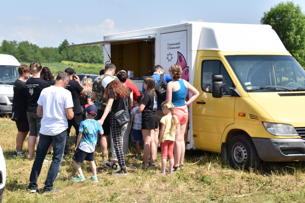 59 DSC 0070 Wrak Race ze wsparciem dla małego Nikodema na ,,lądowisku” w Morzychnie zgromadził tłumy mieszkańców z Powiśla i okolic