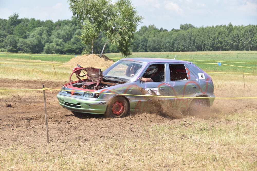 63 DSC 0075 Wrak Race ze wsparciem dla małego Nikodema na ,,lądowisku” w Morzychnie zgromadził tłumy mieszkańców z Powiśla i okolic