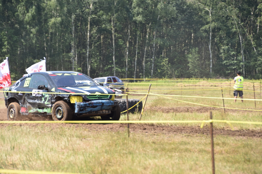 65 DSC 0078 Wrak Race ze wsparciem dla małego Nikodema na ,,lądowisku” w Morzychnie zgromadził tłumy mieszkańców z Powiśla i okolic
