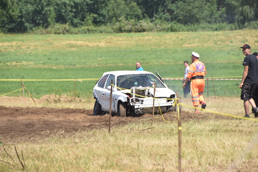 66 DSC 0084 Wrak Race ze wsparciem dla małego Nikodema na ,,lądowisku” w Morzychnie zgromadził tłumy mieszkańców z Powiśla i okolic