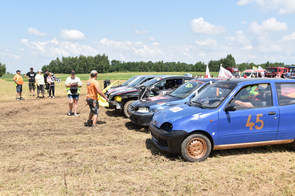 70 DSC 0095 Wrak Race ze wsparciem dla małego Nikodema na ,,lądowisku” w Morzychnie zgromadził tłumy mieszkańców z Powiśla i okolic
